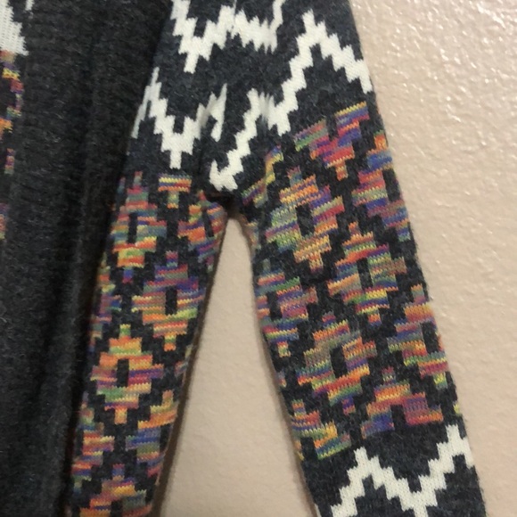 Grey and multi colored Aztec Cardigan - Picture 4 of 5